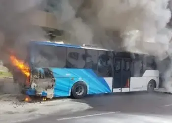 Bus Gapura Angkasa Terbakar di Bandara Soetta