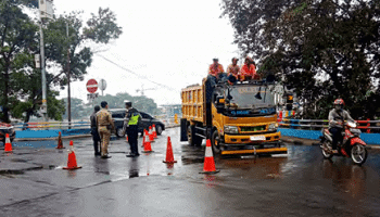 Macet Pintu Air 10 Menghilang