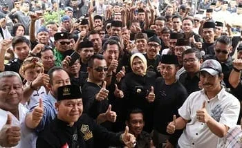 Ratusan Pendekar Datangi Bupati Serang