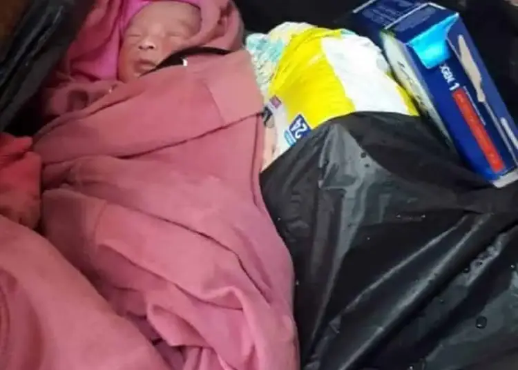 Bayi Mungil Dibuang di Tempat Sampah