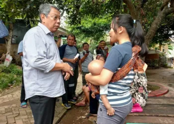 Pantau Chikungunya, Benyamin Sambangi Warga Jombang