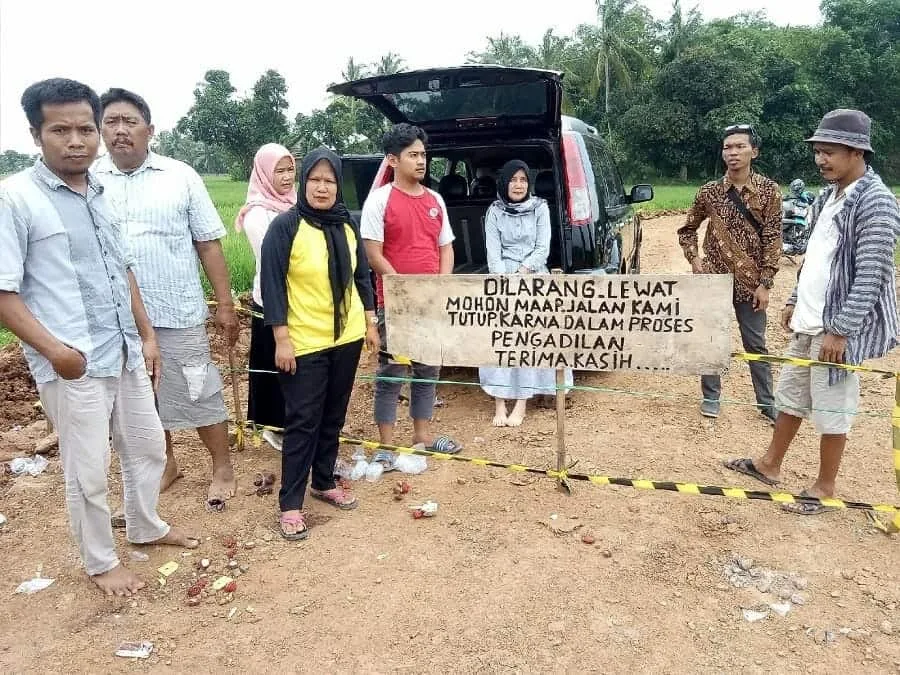 Lahan Belum Dibayar, Warga Blokir Akses Proyek Tol Serang-Panimbang