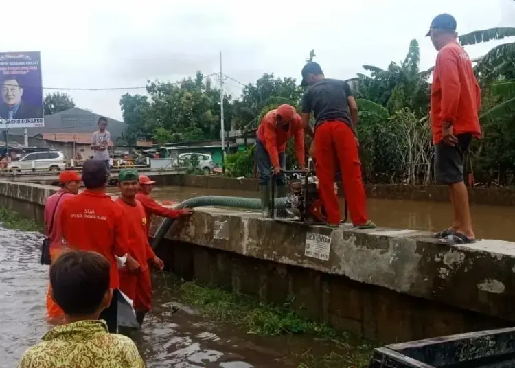 Pemkot Tangsel Terjunkan Pompa dan Perahu ke Lokasi Banjir