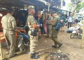 Jadi Biang Macet Jalan Raya Daon, Puluhan PKL Ditertibkan