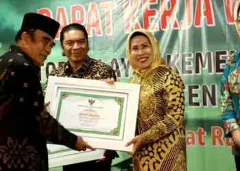 Dukung Program Kemenag, WH, Airin dan Tatu Diganjar Penghargaan