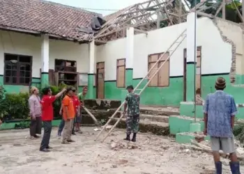 Diterjang Angin Kencang, Dua Ruang Kelas MTs Al Khairiyah Ambruk