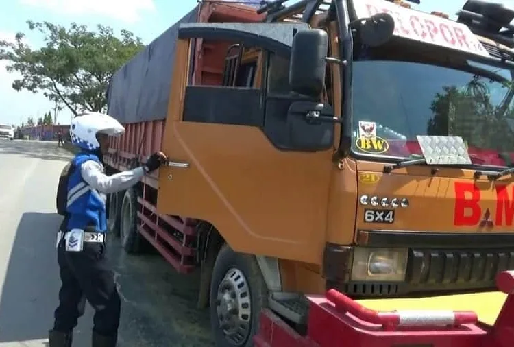 Gubernur Wahidin Perintahkan Perketat Pengawasan Truk Overtonase