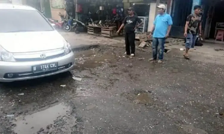 Belum Lama Diperbaiki, Jalan Kebon Besar Sudah Rusak Lagi