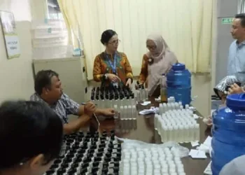 Cegah Corona, LIPI Produksi dan Bagikan 300 Liter Hand Sanitizer