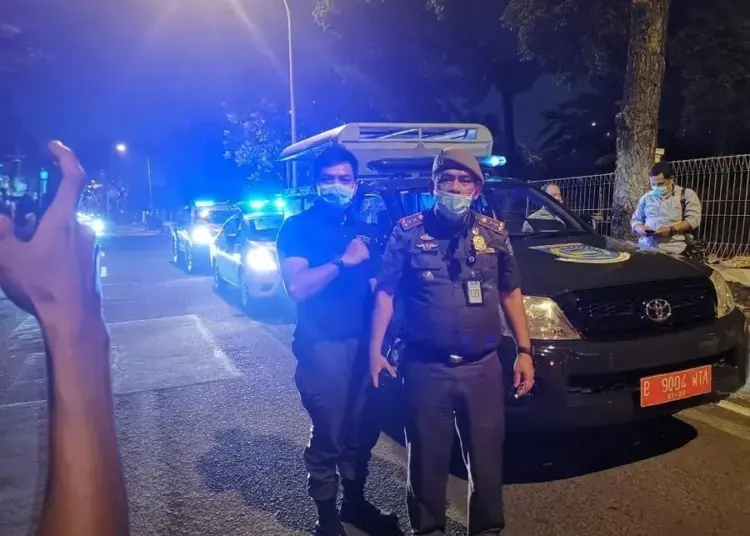 Warga Nongkrong Bakal Dibubarkan Polisi