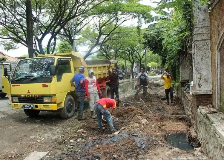 Jalan Taman Royal Cipondoh Akhirnya Diperbaiki