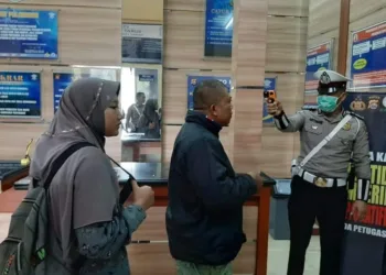 Suhu Tubuh Pemohon SIM dan Anggota Satlantas Dicek