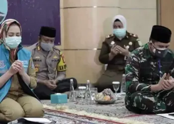 DZIKIR BERSAMA: Walikota Tangerang Selatan, Airin Rachmi Diany bersama unsur Forkopimda Tangsel menggelar dzikir bersama. (ISTIMEWA)