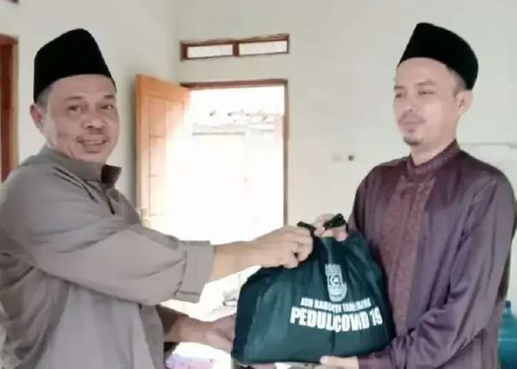 Alhamdulillah, Bupati Zaki Sumbang 2.000 Paket Sembako untuk Ustadz dan Guru Ngaji