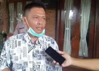 WAWANCARA : Kepala Dinas Sosial Kota Tangsel, Wahyunoto Lukman memberikan keterangan kepada awak media. (ISTIMEWA)