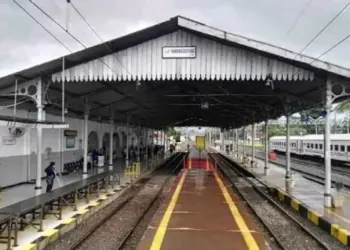 Kereta Api Rangkasbitung-Merak Dihentikan