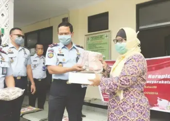 Rutan Jambe Bagikan Masker Buatan Warga Binaan