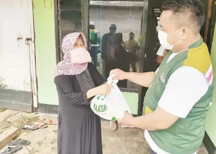 Peduli Terdampak Covid-19, Sari Asih Bagi-bagi Sembako