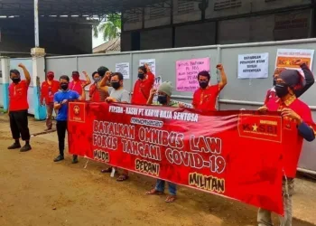 Demo di Hari Buruh, Puluhan Buruh Tuntut Pesangon Perusahaan