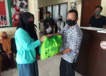 KONI Banten Bagikan Sembako