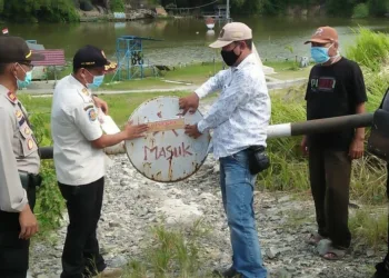 Tetap Buka di Masa PSBB, Wisata Danau Biru Cisoka Disegel