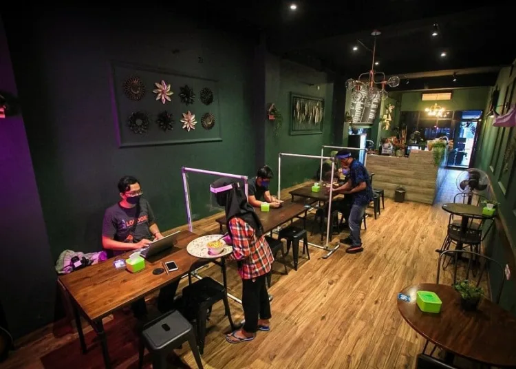 Suasana New Normal di Kedai Kopi