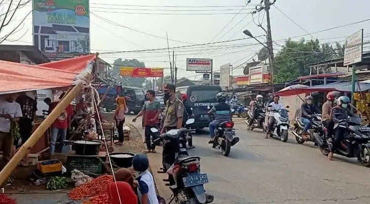 Pasar Tumpah Resahkan Pedagang Pasar Tradisional