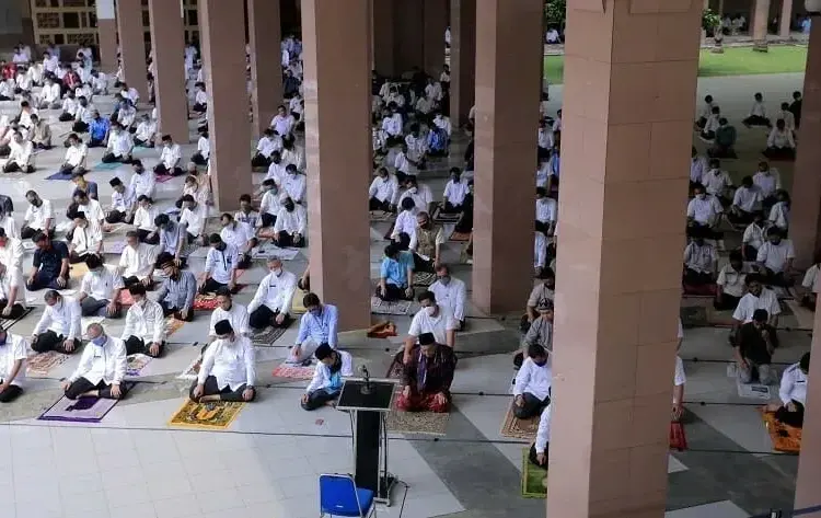 Ratusan Pegawai Pemkot Tangerang Salat Jumat di Pelataran Puspem