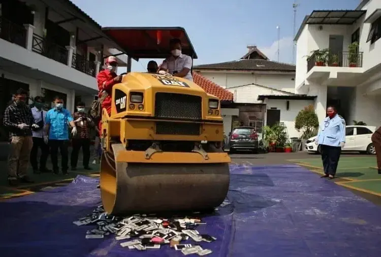 Ratusan Barang Bukti Hasil Tindak Pidana Dimusnakan