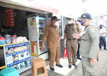 Pemkab Pandeglang Tertibkan PKL Sekaligus Sosialisasi New Normal