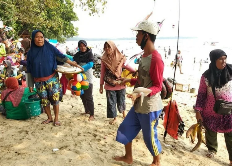 Objek Wisata Pantai Dibuka, Pelaku UKM Mulai Berjualan