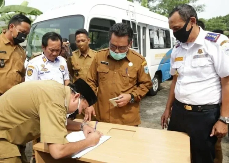 Lima Desa di Pandeglang Diberi Mobil, Sekda Ingatkan untuk Kepentingan Warga