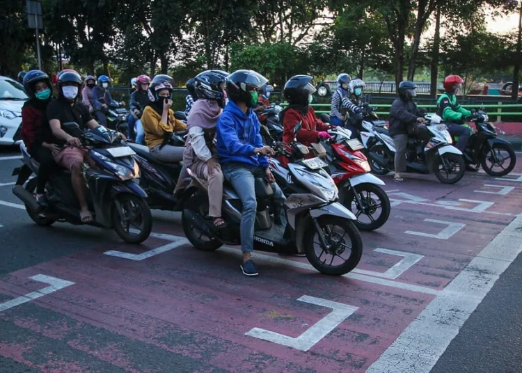 Pengendara Masih Hiraukan Garis Jaga Jarak