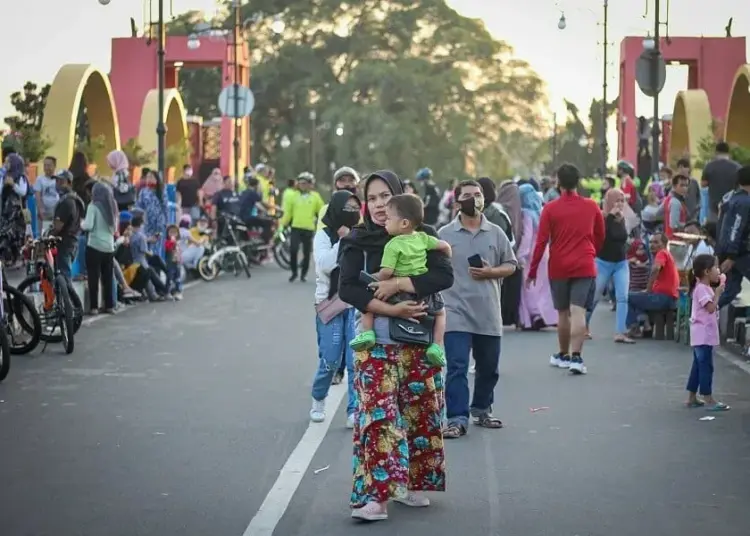 Weekend, Jembatan Gerendeng Dipenuhi Warga