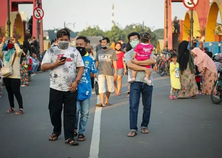 Weekend, Jembatan Gerendeng Dipenuhi Warga