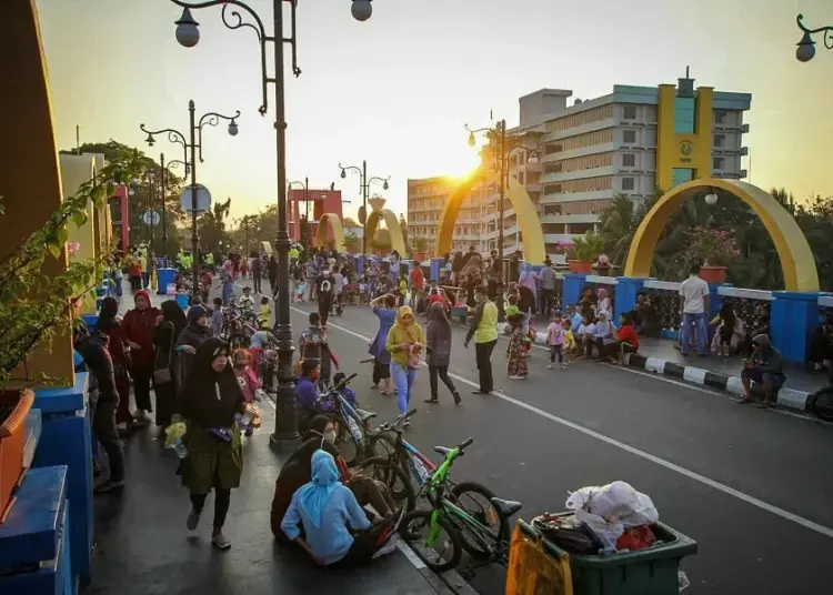 Weekend, Jembatan Gerendeng Dipenuhi Warga