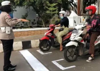 Marka Jalan Lampu Merah Pandeglang Dibuat Ala Start Balapan