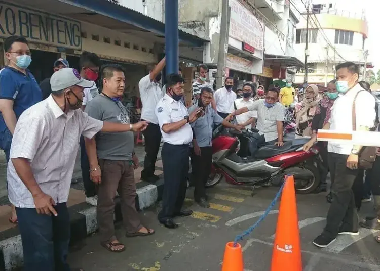 Pedagang-Pengunjung di Pasar Anyar Mengeluh, Parkir Bayarnya Dobel