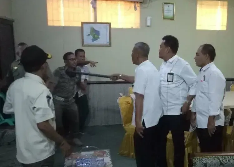 Nyaris Baku Hantam, Camat Kramatwatu Kena Prank