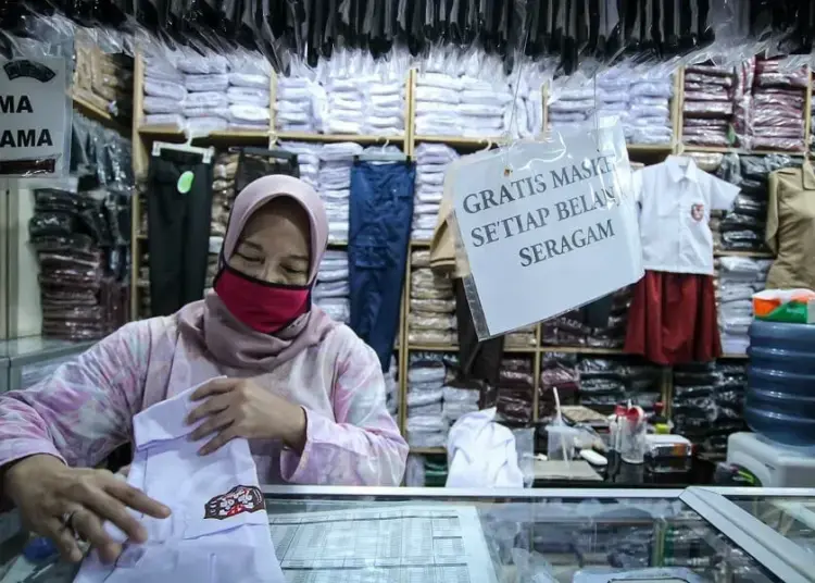 Geliat Penjualan Baju Seragam Sekolah