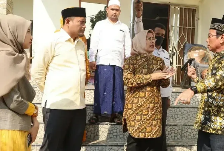 SILATURAHMI: Keluarga Besar Rohani bersilaturahmi dengan Ratu Tatu Chasanah, belum lama ini. (ISTIMEWA)