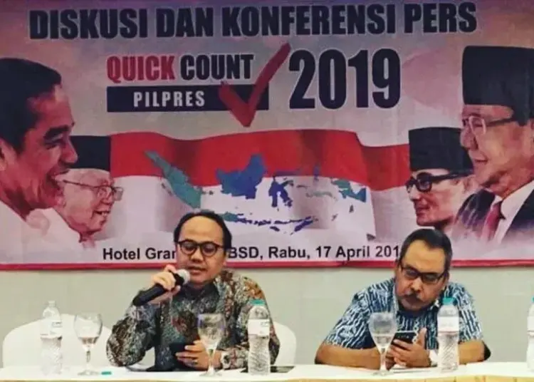 TAK SEHEBOH PILKADA DULU: Direktur Konsepindo Research and Consulting Veri Muhlis Arifuzzaman saat paparan quick count Pilpres 2018 lalu di Hotel Grand Zury, BSD, Kota Tangsel. (ISTIMEWA)