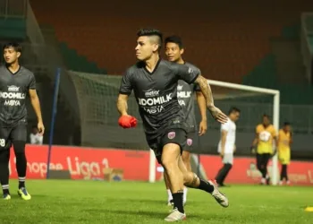 TETAPKAN KANDANG: Pemain Persita Mateo Bustos melakukan latihan beberapa waktu lalu. Persita menetapkan Stadion Sport Centre Kelapa Dua sebagai kandang dalam lanjutan Liga 1 tahun 2020.  (HUMAS PERSITA FOR SATELIT NEWS)