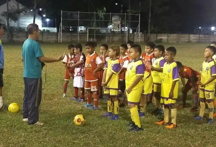 KOMPETISI TERBATAS : Sekolah Sepakbola Cipondoh Putra Kota Tangerang mengikuti kompetisi terbatas. (ISTIMEWA)