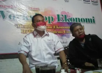 WORKSHOP: Ketua Tangsel Connection Hartono Aarsito didampingi Sekretarisnya Ismedi saat memberikan keterangan kepada awak media. (JARKASIH/SATELIT NEWS)