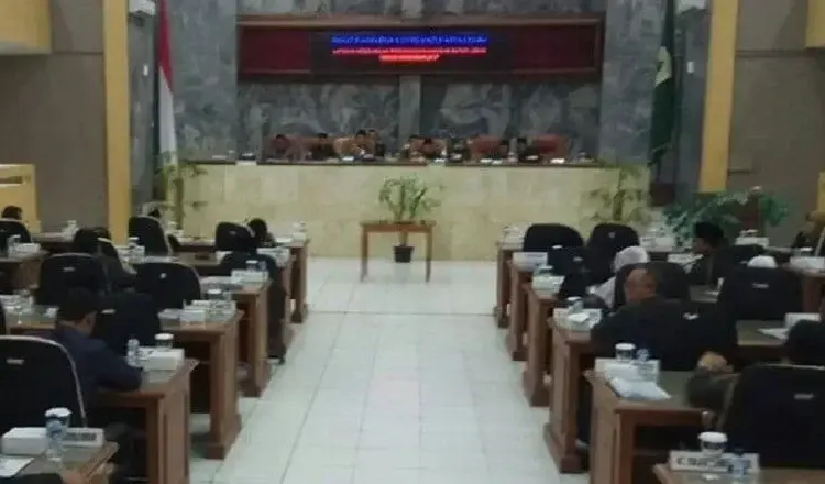 SIDANG PARIPURNA: Suasana sidang paripurna di DPRD Lebak. (MULYANA/SATELIT NEWS)