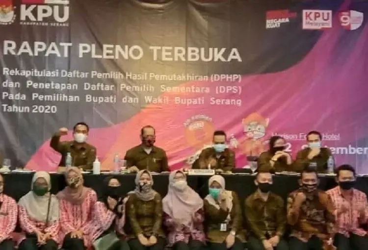 RAPAT PLENO TERBUKA: KPU Kabupaten Serang saat menggelar Rapat Pleno Terbuka Rekapitulasi Daftar Pemilihan Hasil Pemutakhiran (DPHP), Sabtu (12/9). ‎ (ISTIMEWA)