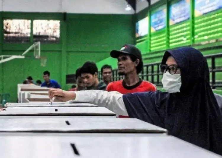 PILKADES: Warga di Lebak ketika memberikan hak suara saat pilkades. (ISTIMEWA)