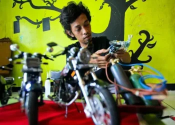 Pengerajin Miniatur Motor Rumahan