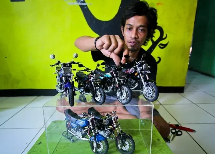 Pengerajin Miniatur Motor Rumahan